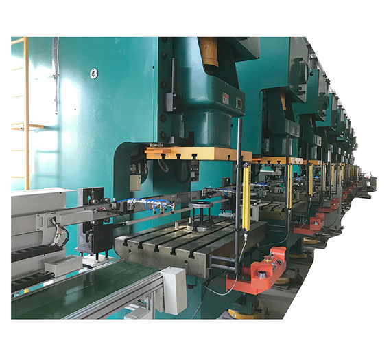 多臺沖床連桿式機械手(9臺沖床連線)